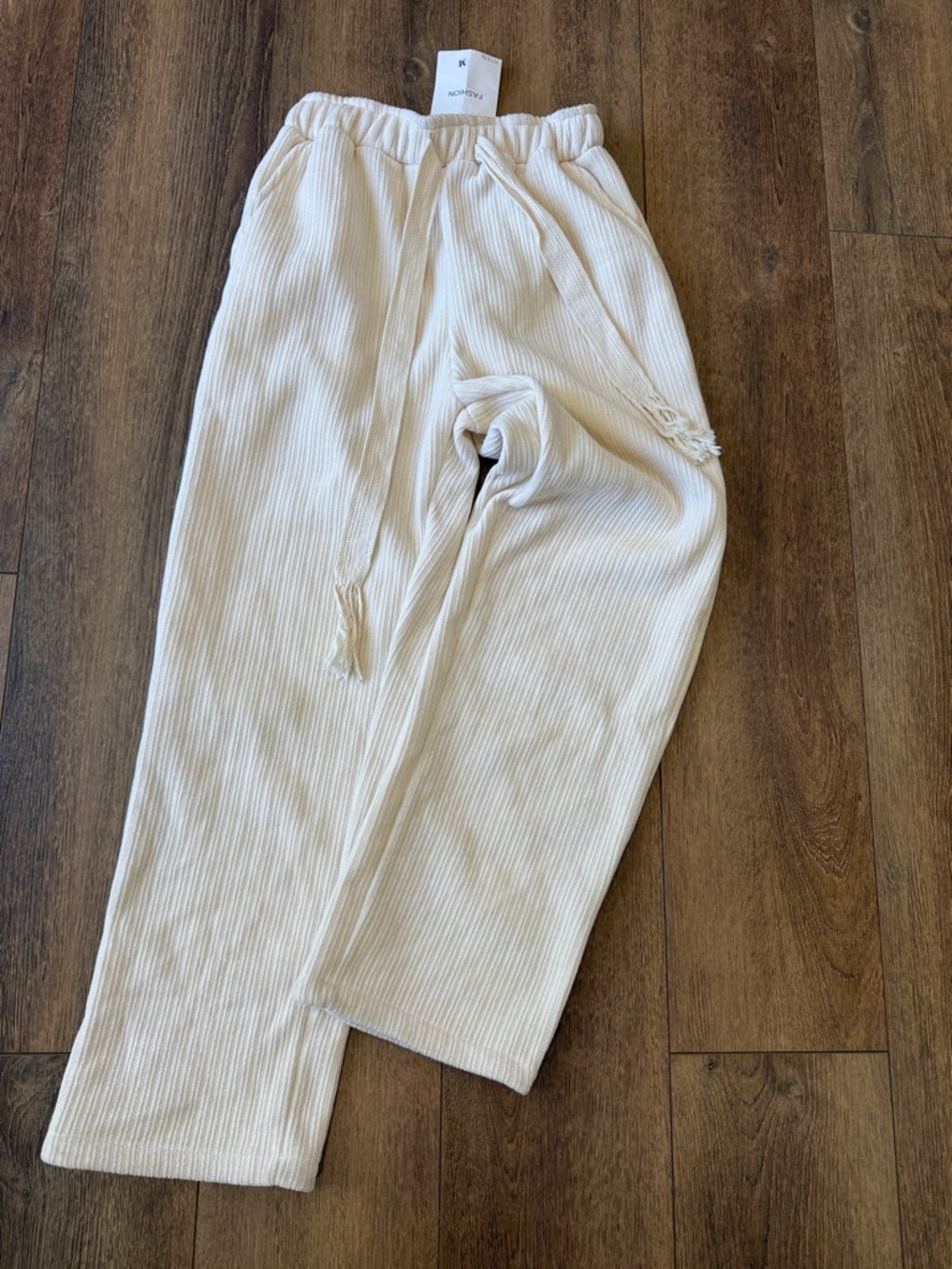 Cream Ribbed Drawstring Lounge Pants. Size M - Picture 11 of 11